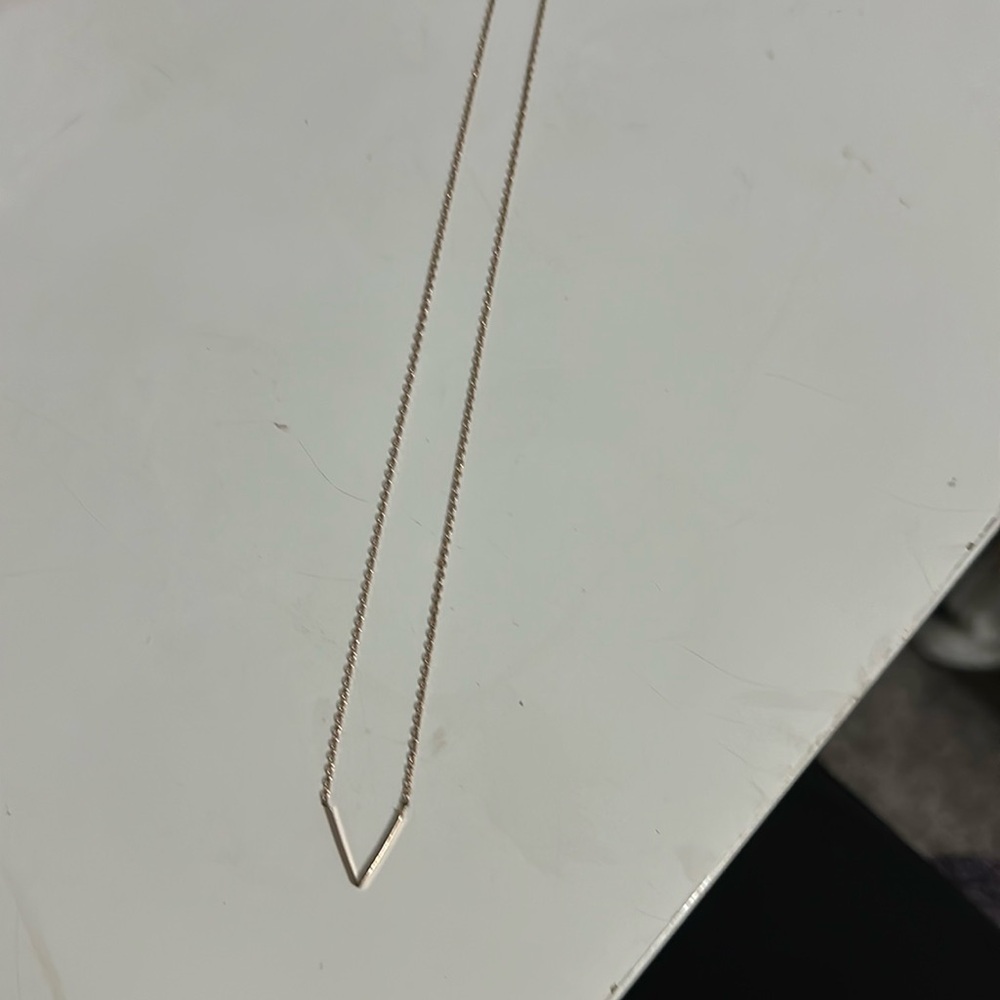 Adorable V necklace